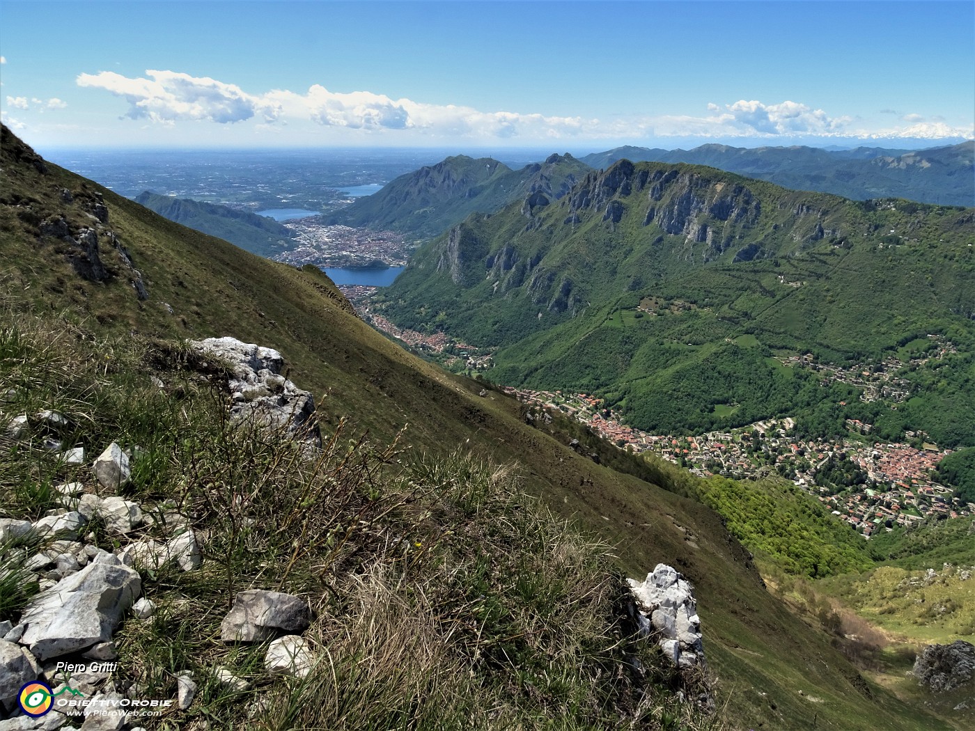 58 Dal versante della Valsassina a quello di Lecco con Ballabio.JPG